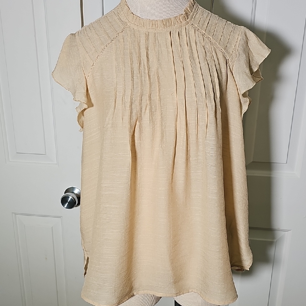 Nannette NWT Elegant Cream Women's Top Size Large. Cap Sleeves.